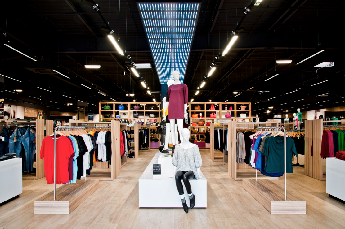 Ouverture la sales halle aux vetements